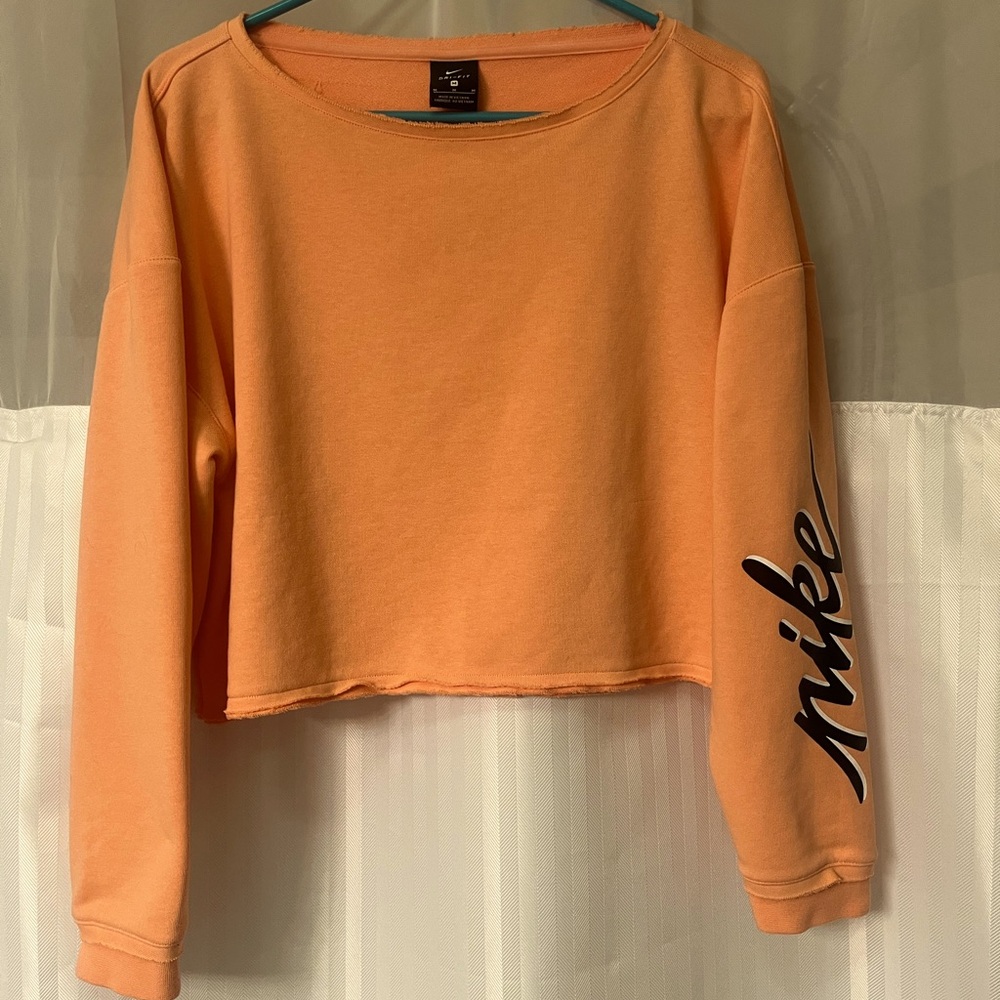 NEVER WORN Nike cropped sweatshirt Medium